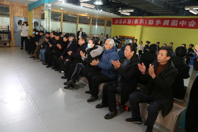 驻马店文艺名家支教服务队走进花之梧培训学校