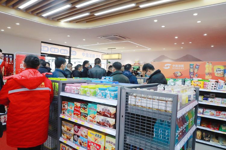驻马店首家“网红”加油站—中油洁能华骏站盛大开业，加油充值福利满满