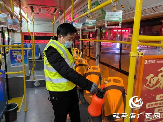 严把安全关，市公交公司对驾驶员上岗前进行酒精测试