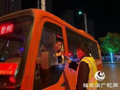 严把安全关，市公交公司对驾驶员上岗前进行酒精测试