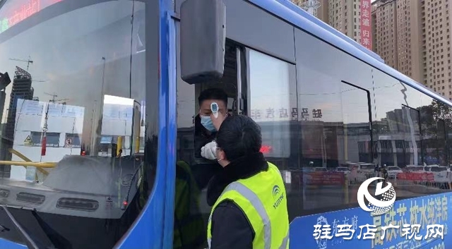 严把安全关，市公交公司对驾驶员上岗前进行酒精测试