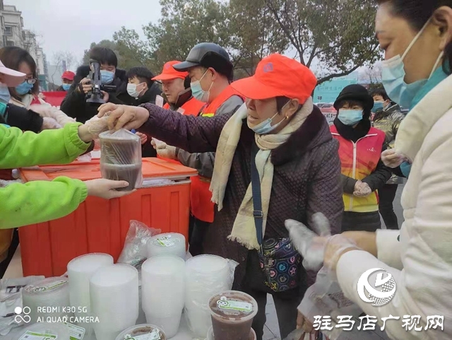 腊八粥飘香 真情暖寒冬