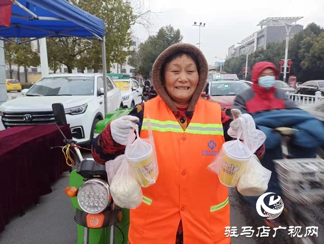 寒冷腊八节 暖暖爱心粥