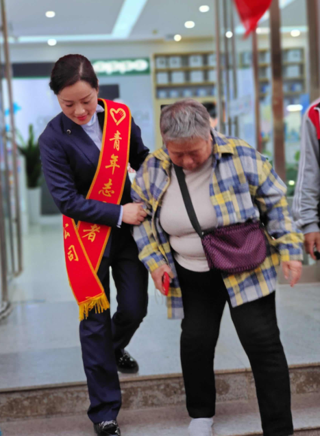 5G时代！驻马店移动服务“银发一族”，“移”心“移“意在行动！