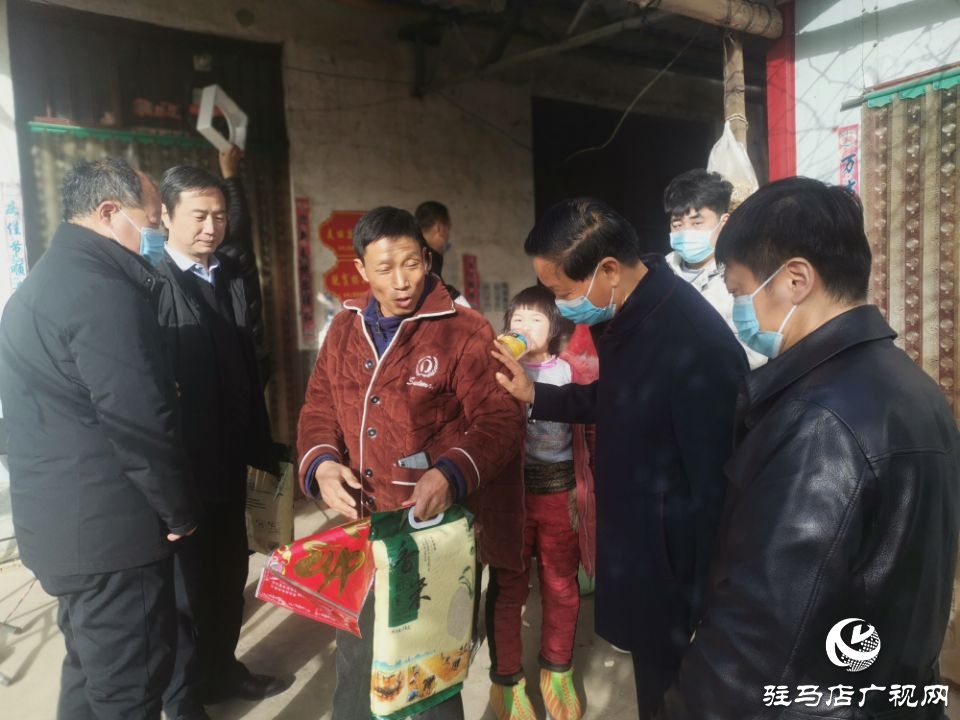 河南省广播电视局慰问组到上蔡县邵店镇刘庄村走访慰问贫困群众