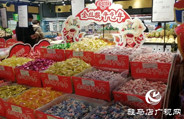 驻马店：张灯结彩年味浓 年货市场迎春忙