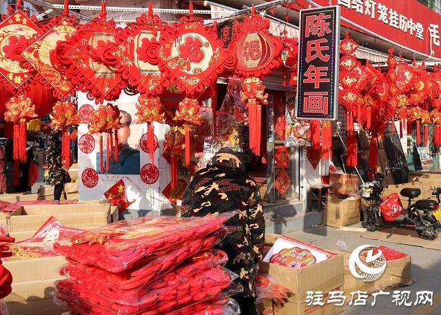 驻马店：张灯结彩年味浓 年货市场迎春忙