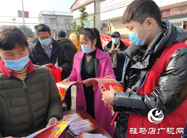 正阳县总工会开展“尊法守法 携手筑梦”服务农民工公益法律服务宣传活动