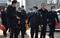 王钦胜到平舆县看望慰问负伤民警李培伦