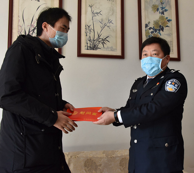 王钦胜到平舆县看望慰问 负伤民警李培伦