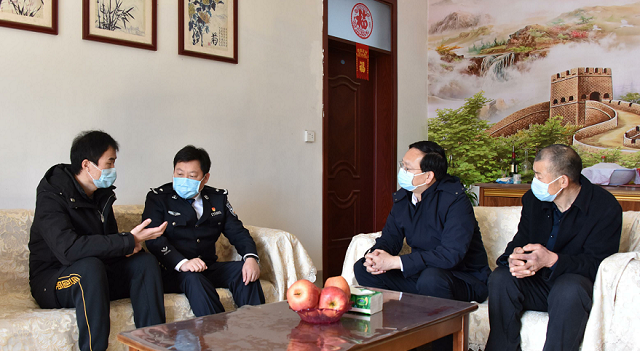 王钦胜到平舆县看望慰问 负伤民警李培伦