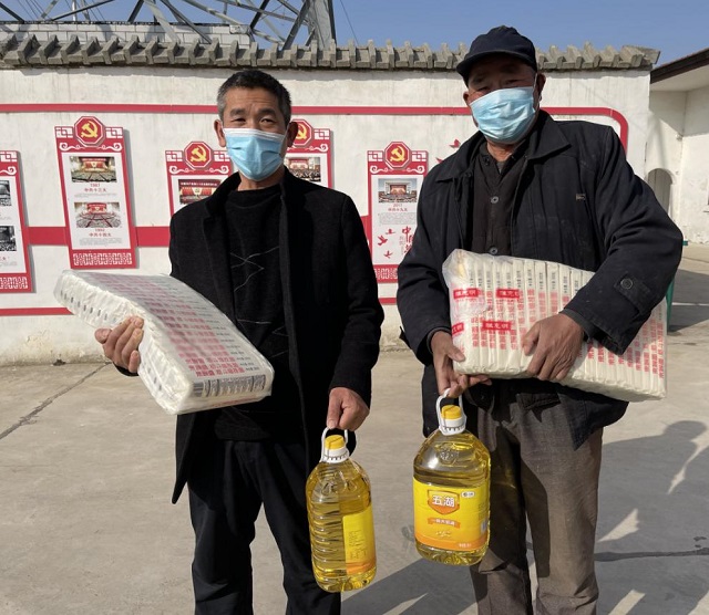 慰问贫困户 真情帮扶暖人心