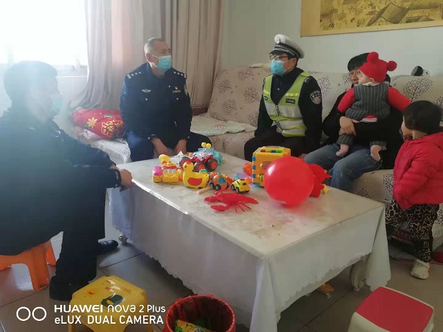 暖警爱警聚警心 驿城交警大队走访慰问困难辅警