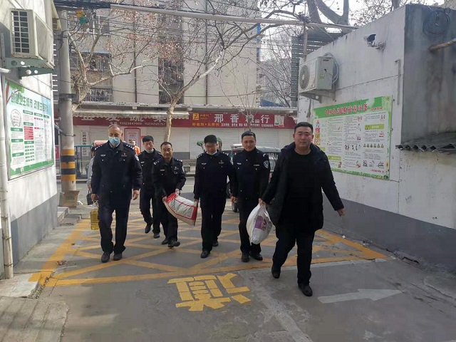 暖警爱警聚警心 驿城交警大队走访慰问困难辅警