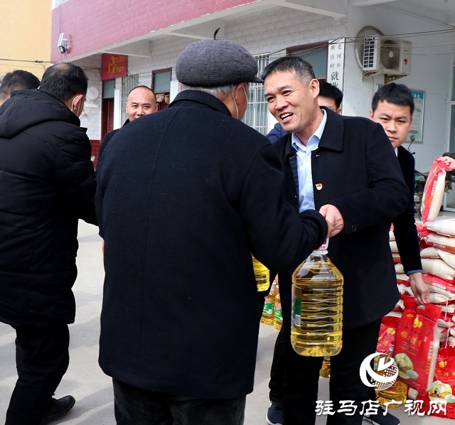 送物资 献祝福 新春慰问来到小靳庄