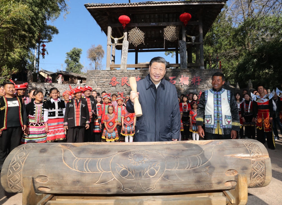 习近平与人民在一起的春节暖心瞬间