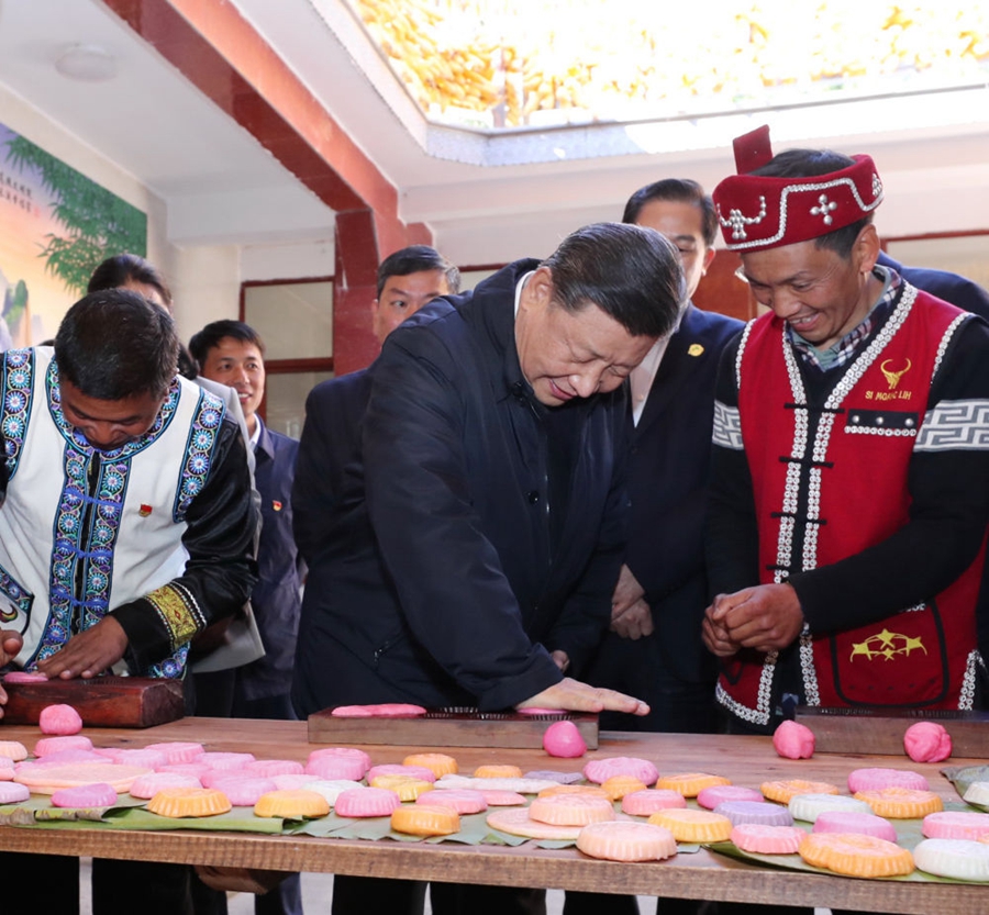 习近平与人民在一起的春节暖心瞬间