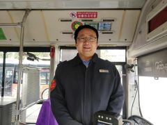 【网络中国节·春节丨春节我在岗】郑州这位公交车长21个春节在岗 护航乘客出行