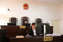 为避雨闯入空置房屋不慎坠井，谁担责？