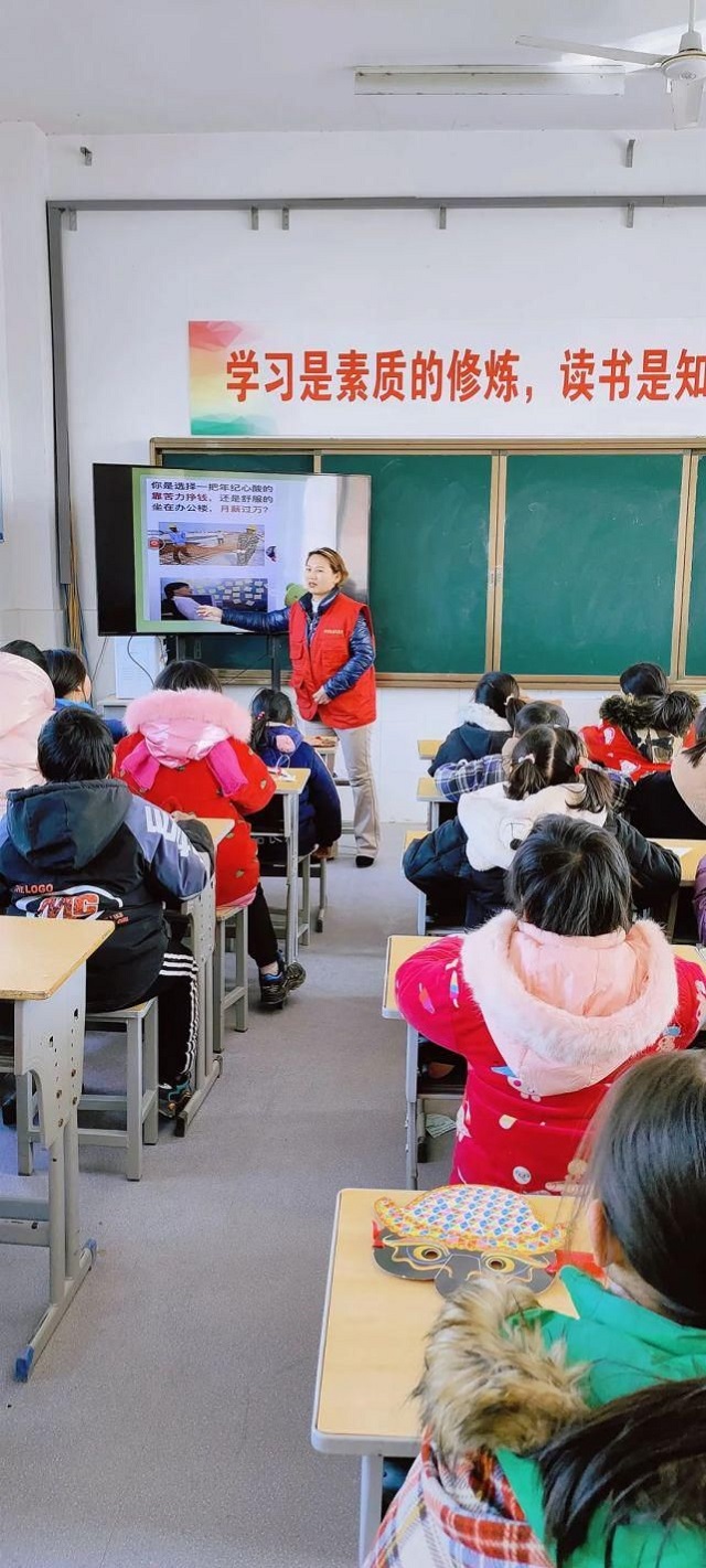 全国人大代表裴春亮：建议完善女性权益保护，减少全面二孩对女性就业的影响