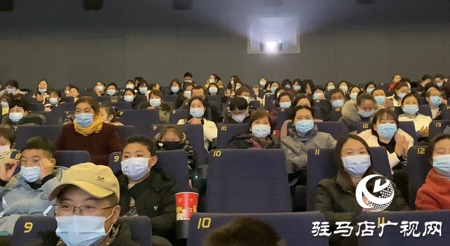  驻马店好莱坞影城举行庆“三八”公益观影活动