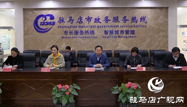 市政府秘书长谢彦涛接听12345热线现场解决金融环保问题