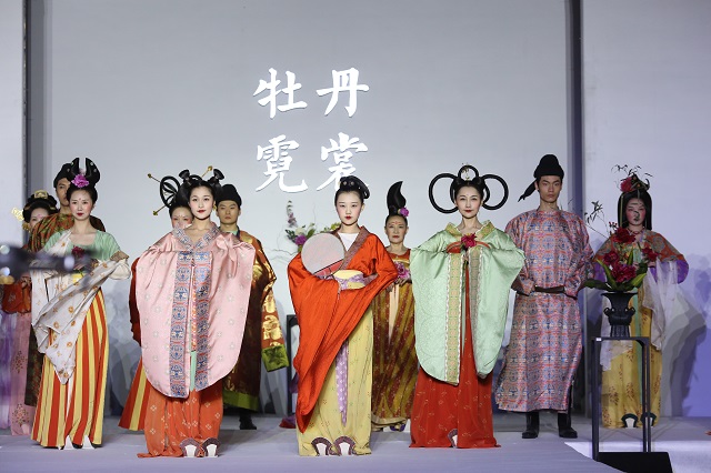 洛水华章 天香夜染——牡丹霓裳装束复原