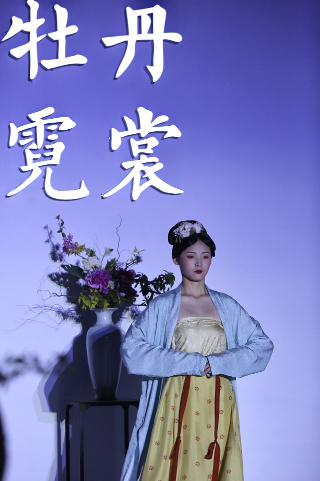 洛水华章 天香夜染——牡丹霓裳装束复原
