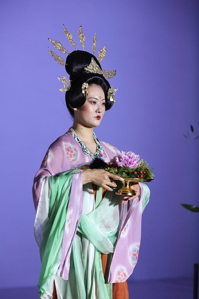 洛水华章 天香夜染——牡丹霓裳装束复原