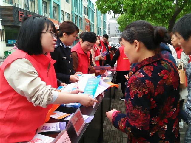 驻马店市司法局开展送法进社区、进企业宣传活动
