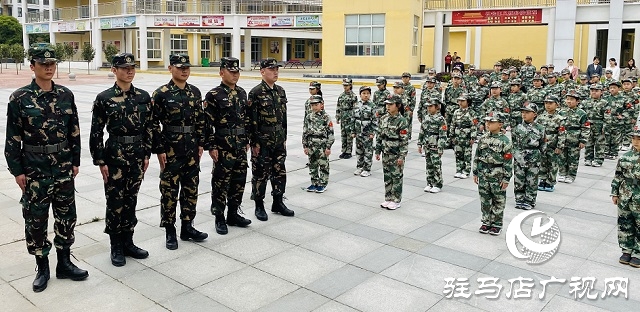 驻马店经济开发区实验学校开展国防教育活动。