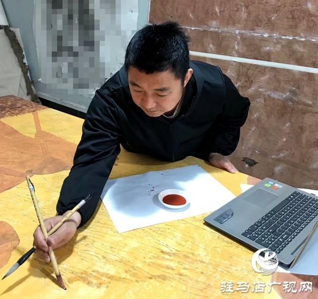 驻马店市画家栗东旭创作的国画作品《金山》入选国展并被组委会收藏