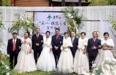 南阳5对劳模夫妇空中婚礼有多“飒”？既感动又浪漫！
