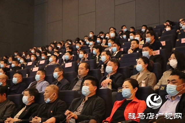 驻马店隆重首映电影《千顷澄碧的时代》