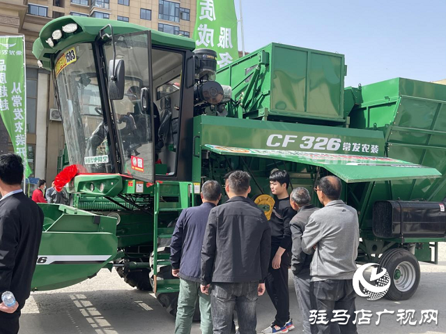河南农吉隆重召开常发花生摘果机推介会
