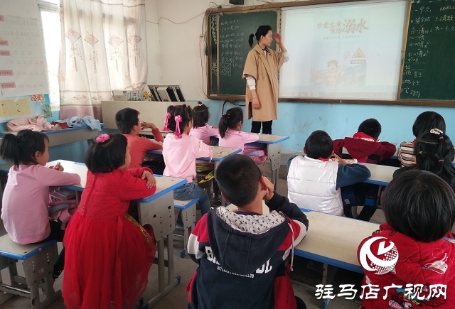 平舆县郭楼镇陈集希望小学举行防溺水安全教育