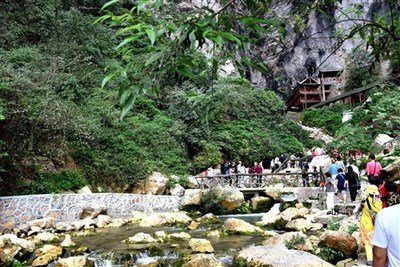 国内旅游火爆 这个“五一”，中国让世界很羡慕