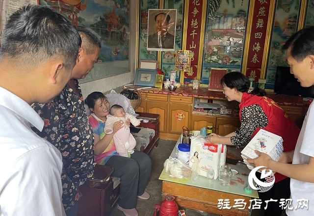 平舆县妇联携手爱心企业开展“关爱贫困家庭儿童”奶粉捐赠活动