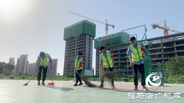 中建一局三公司：清扫卫生美家园 服务群众当先锋