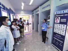 户政、交警、出入境等42项业务“自助搞定” 全省首个“24小时智慧警局”上线