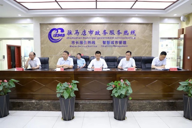 驻马店市政府副秘书长刘光辉现场接听12345