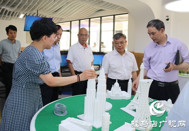 省政府研究室副主任皇甫小雷一行到驻马店职业技术学院考察调研