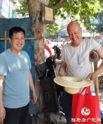 确山县双河镇：我为群众办实事 炎炎夏日送清凉