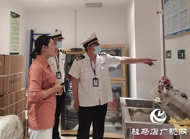 确山：莘莘学子赴考场 蓝盾卫士来护航