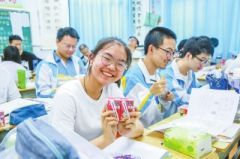 定制可乐、“985红包”、人造彩虹 郑州老师祝你高考遂愿