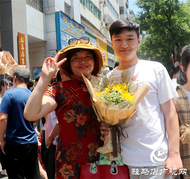 驻马店高考首日，现场直击！（组图）