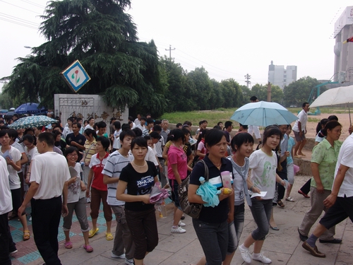 遂平考生考前丢失身份证民警及时补办送考场