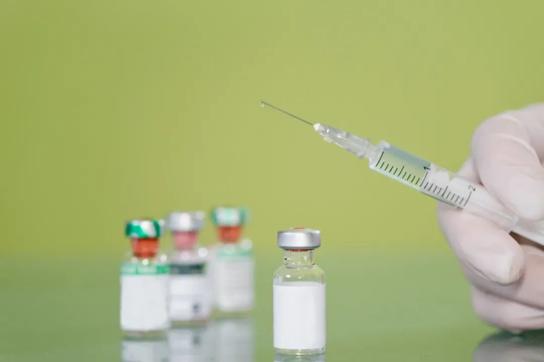 我省新冠疫苗接种年底前要覆盖总人口的 70%~ 80%