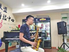 洛阳90后男生辞去大学教师工作，回到家乡开公益教学基地