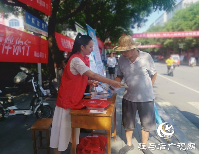 确山县司法局开展食品安全周法治宣传活动